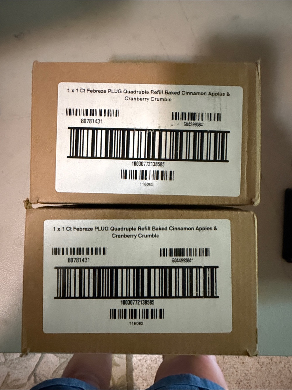 2 boxes of Febreeze Plug-In Refill Caps - cinnamon apples and cranberry - Picture 4 of 4